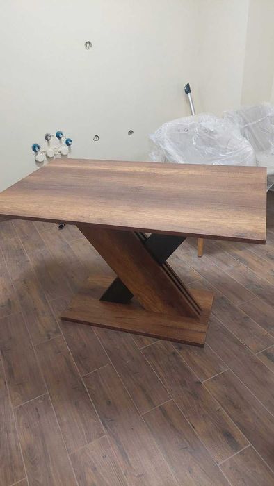 Комплект  сгъваема трапезна маса с 4 стола /чисто нови/