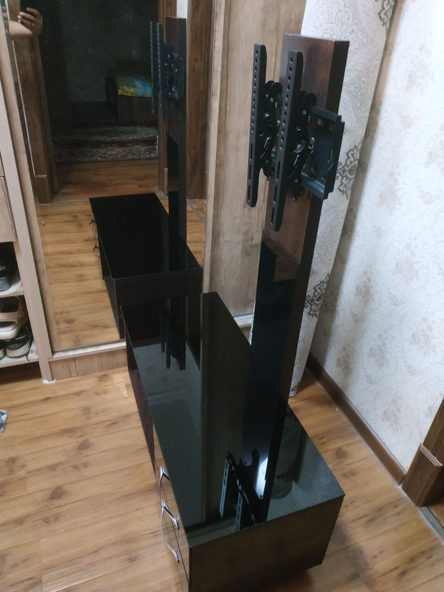 Срочно подставка ва кранштейни биргаликда сотаман.