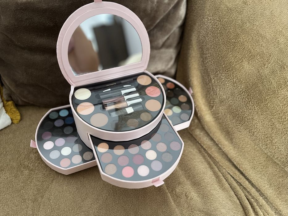 Vand Trusa Douglas Make-up