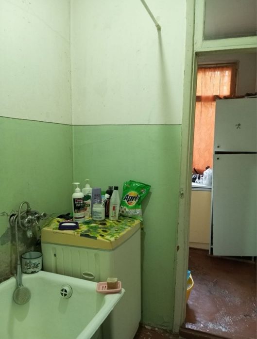 Продаётся 2х комнатная 2/2/4 Массив Феруза