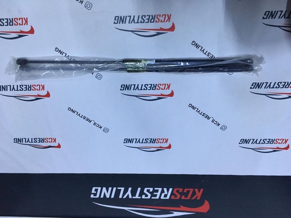 Амортизатор капота комплект Камри 50