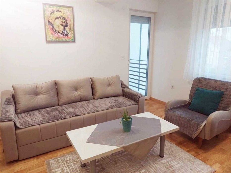 Дава се под наем Тристаен апартамент в Пловдив, Беломорски - 81 кв.м за 392.7 € - Снимка #1