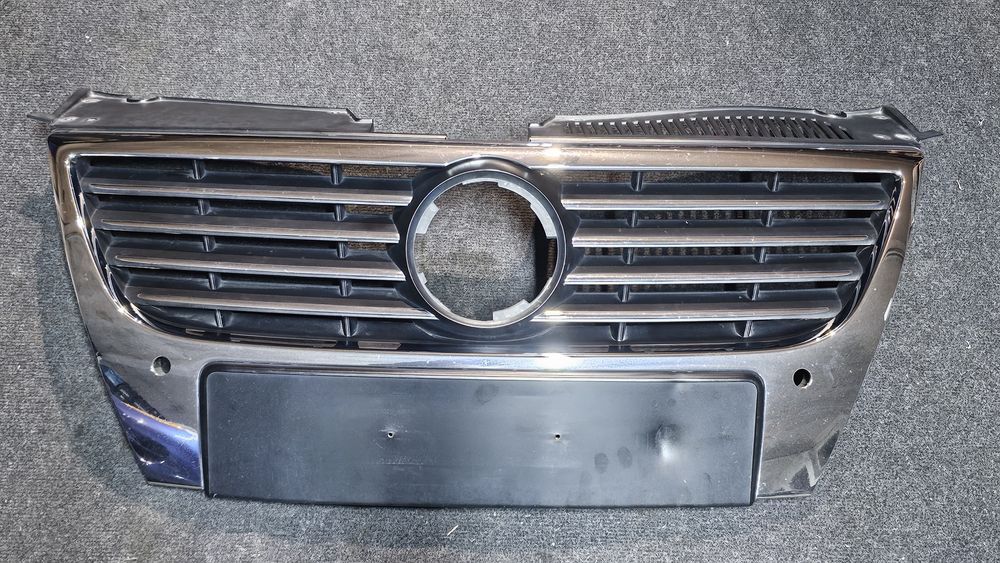 Grila fata originala Volkswagen Passat B6 Highline 

Stare buna
Se vin