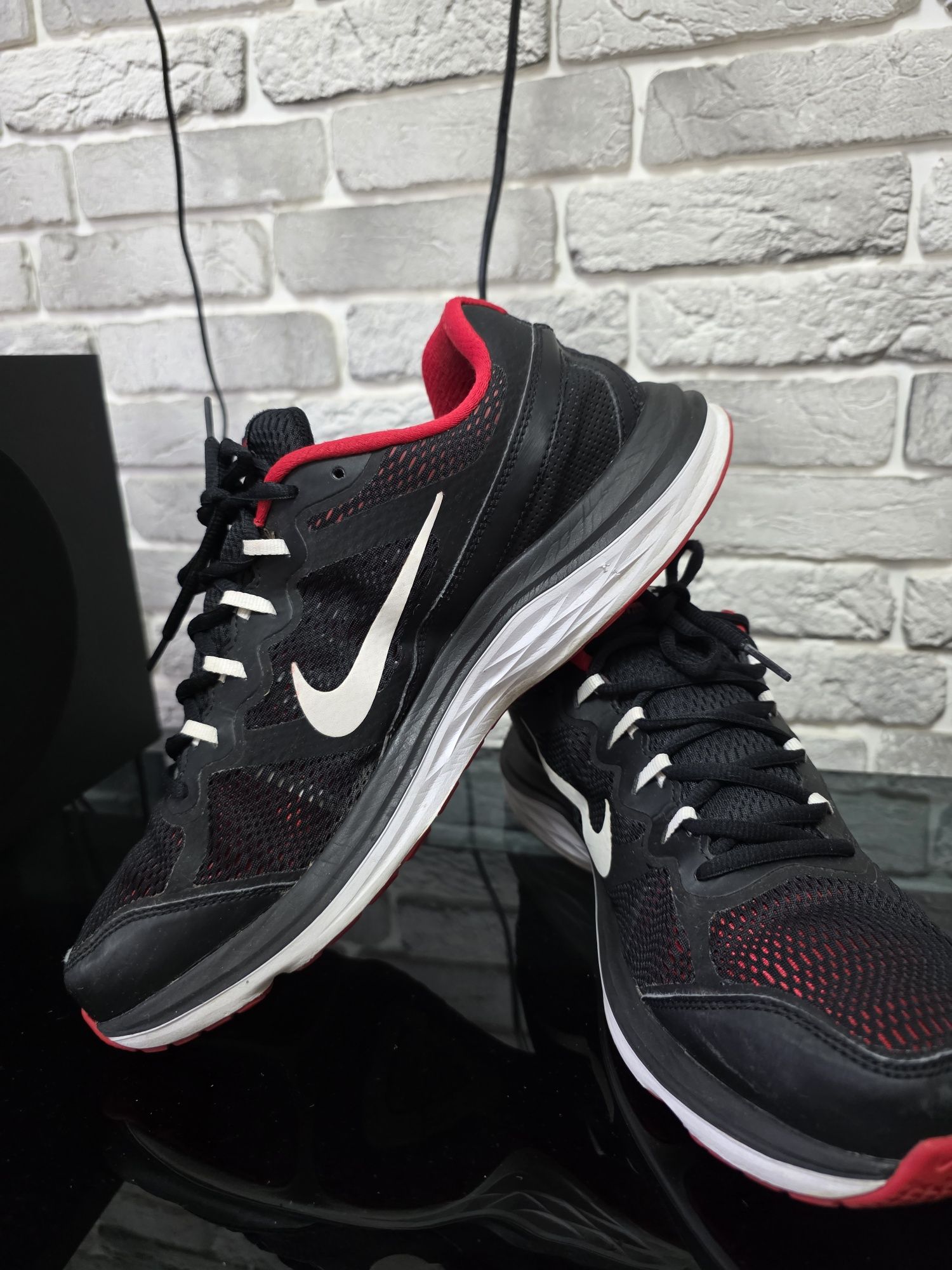 Оригинальные кроссы Nike