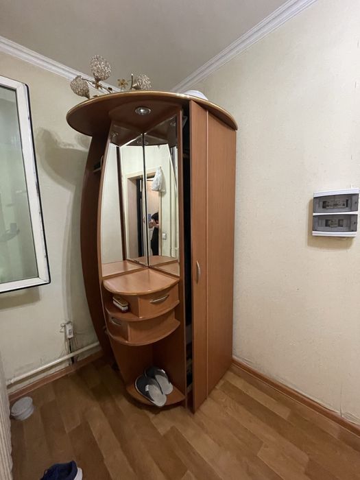 Продам прихожие шкафы