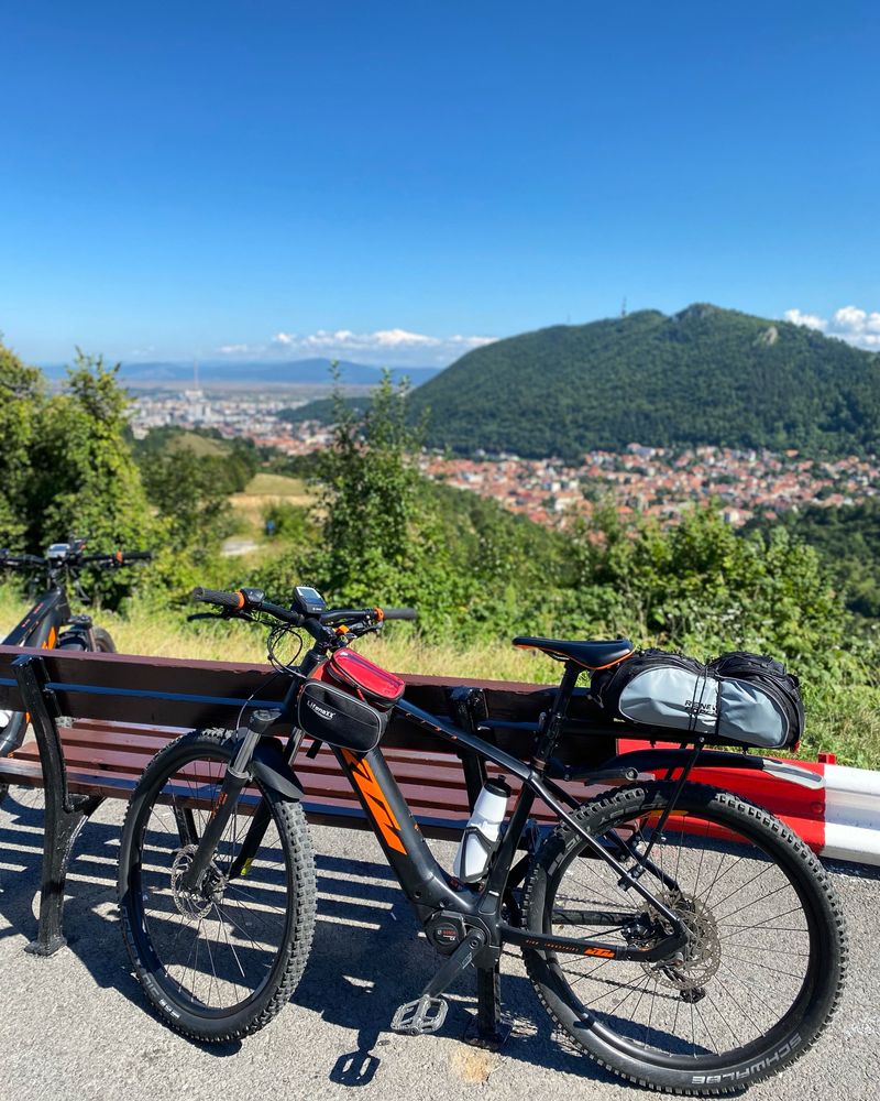 Inchiriere biciclete electrice MTB pentru trasee in natură