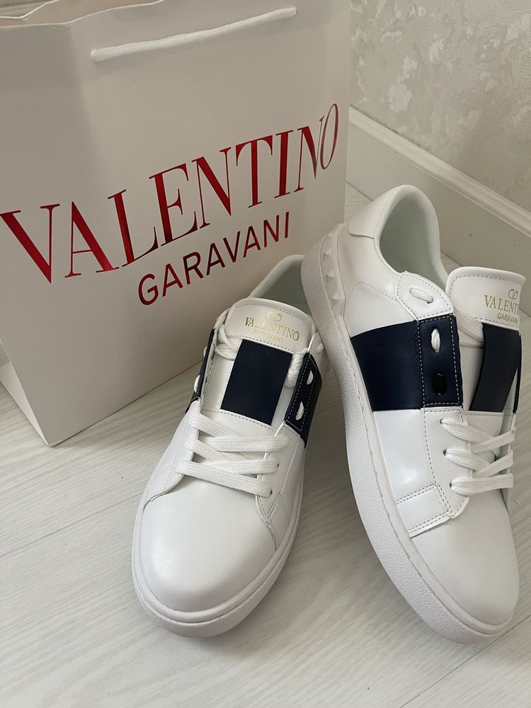 Кроссовки Valentino