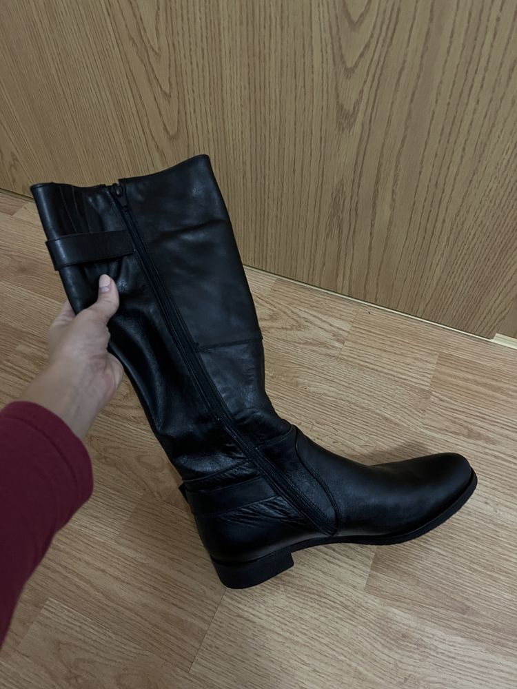 Cizme negre din piele
