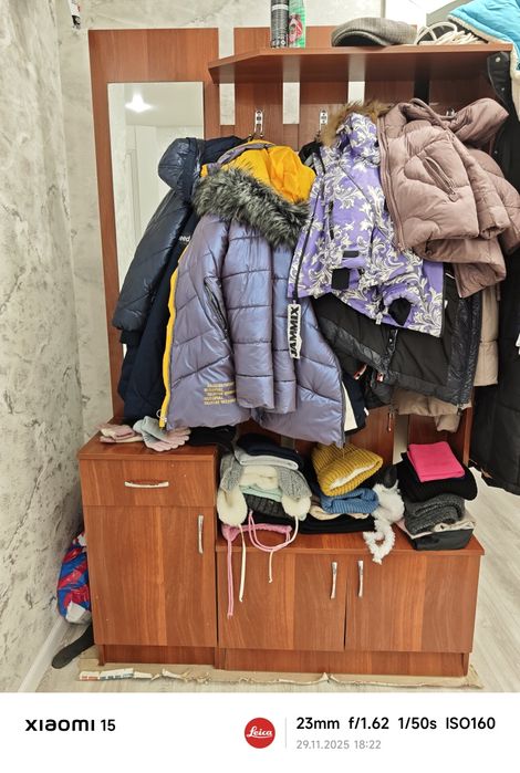 Продам Шкаф для прихожей с зеркалом в нормальном состоянии