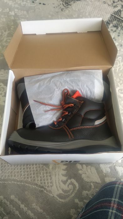 Продам рабочие ботинки