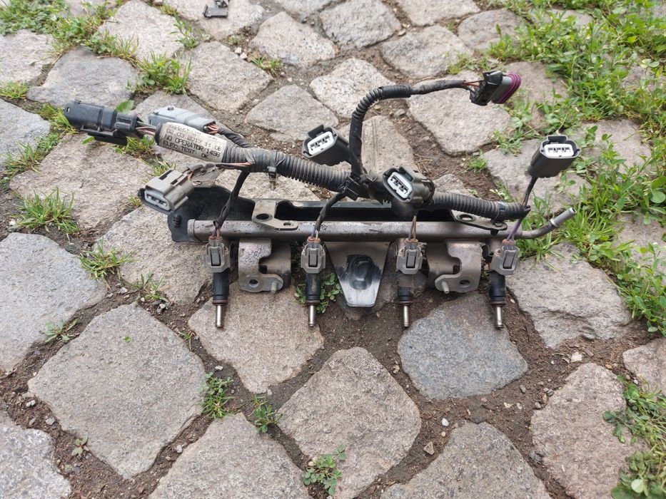 Горивна рейка Дачия Докер / Dacia Dokker