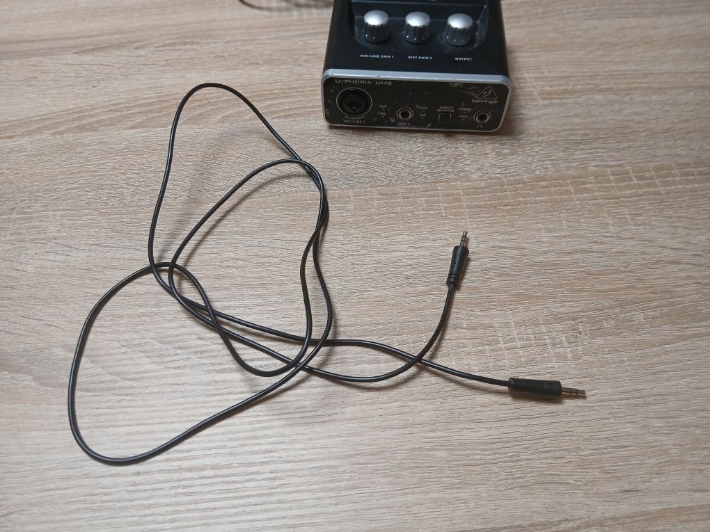 Външна аудио карта Behringer UM2 U-Phoria, аудио интерфейс