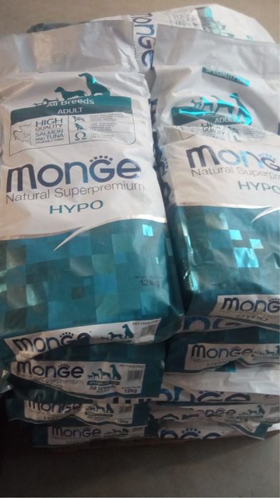 Sac de mancare premium  pentru caini 15 kg Monge
