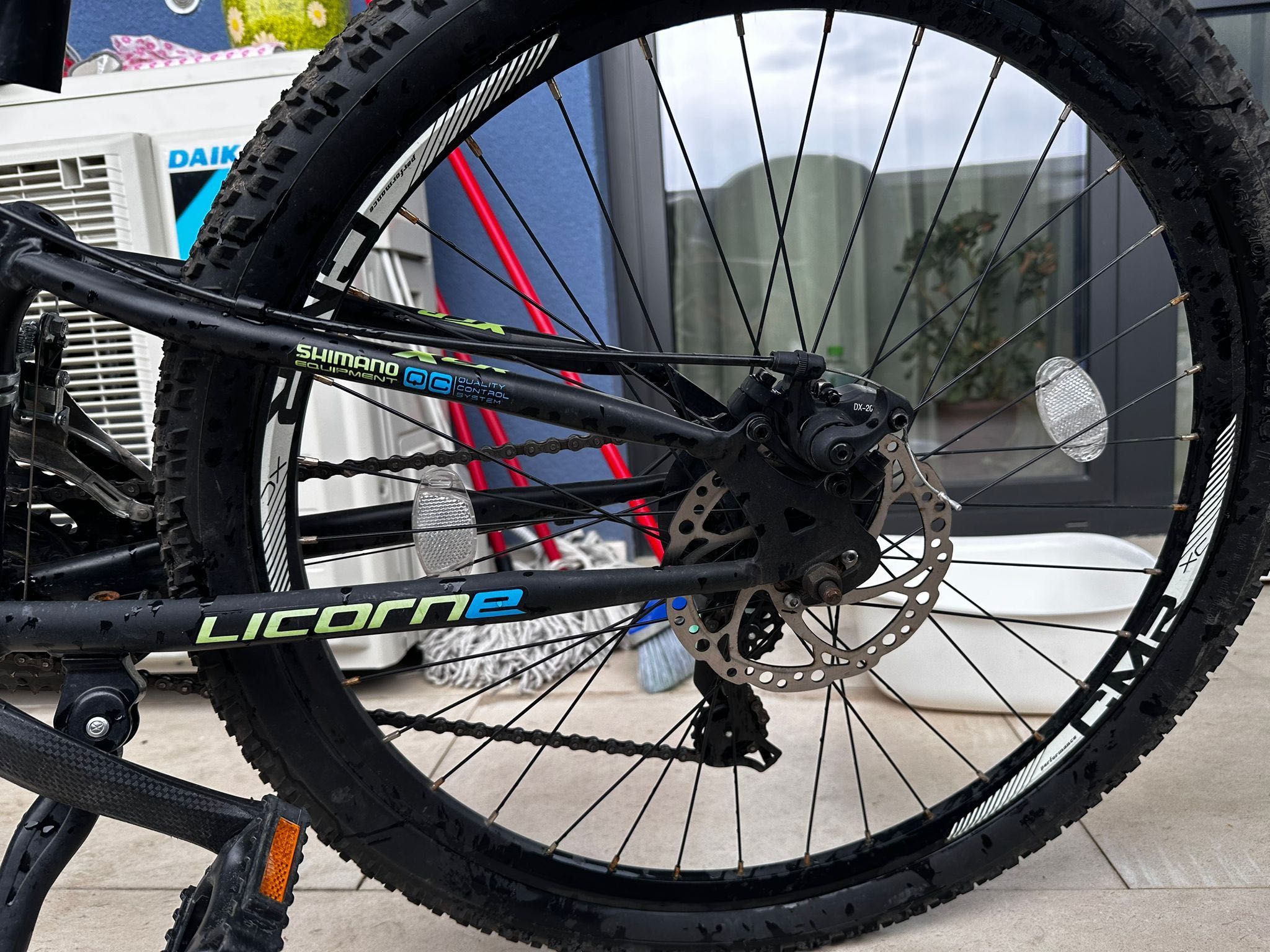 Vând bicicletă moutainbike Licorne Strong D 26 - băiat +10 ani