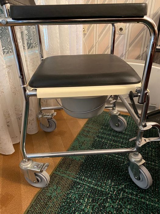 Стол за тоалетна и баня