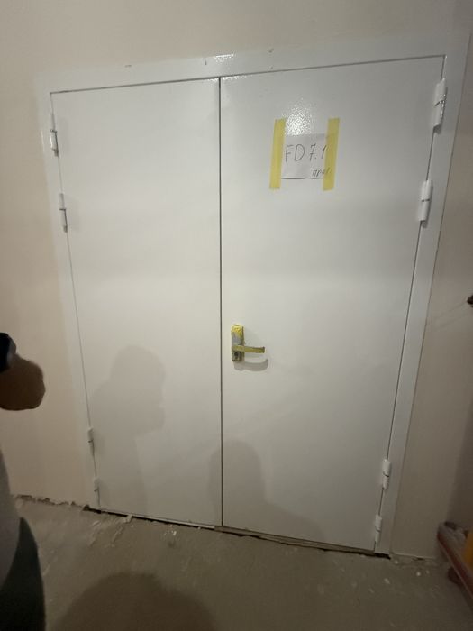 двери противопожарные и кондиционерная решетка