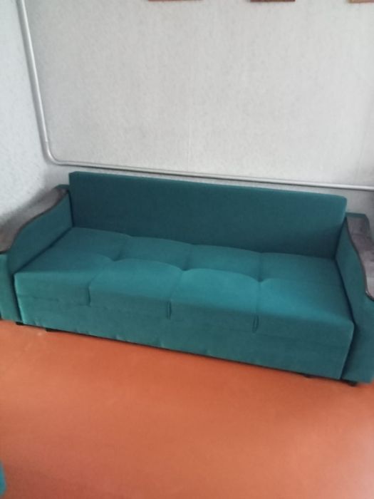 Продам диван и два кресла  в отличном состоянии.