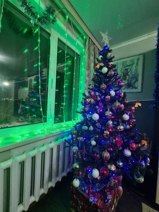 Продам елку искусственную.