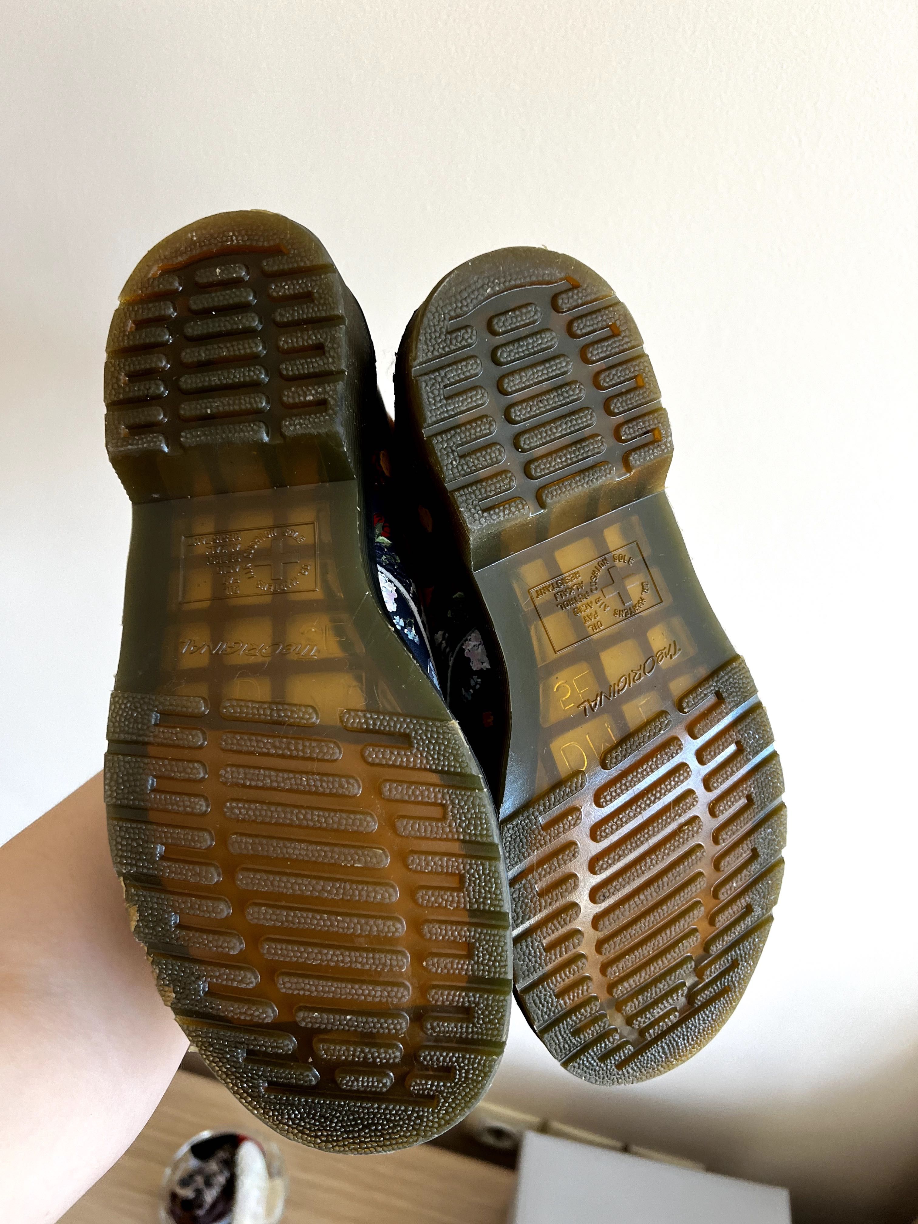 Dr. Martens флорални и цветни кубинки (на цветя)