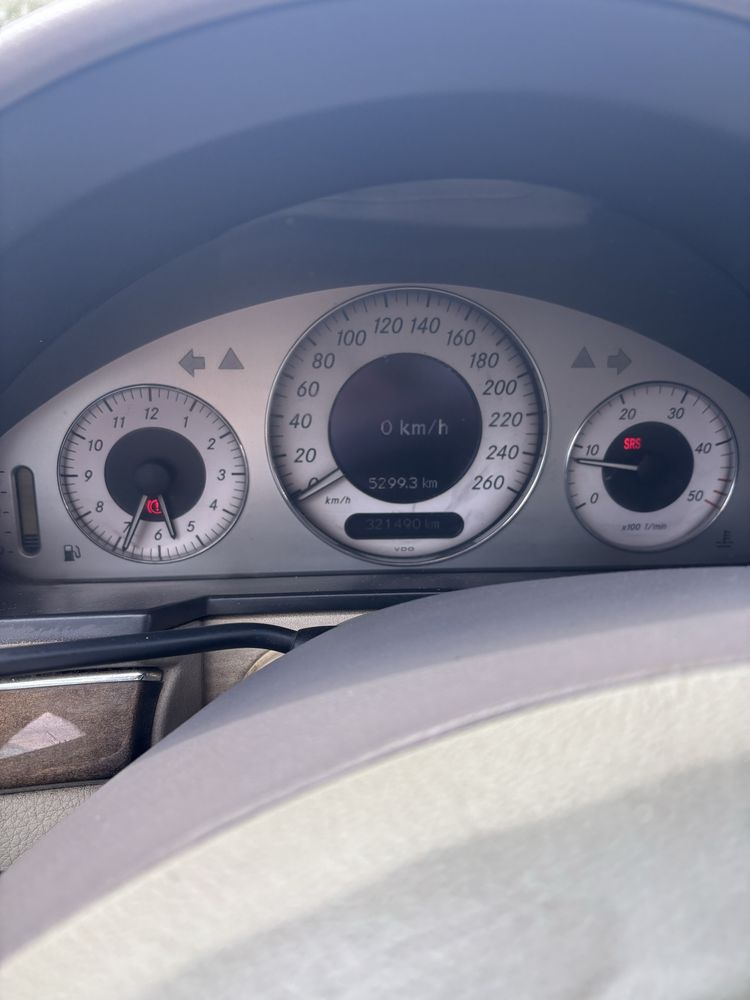 Продавам мерцедес w211 2,2 Cdi 4500 лв