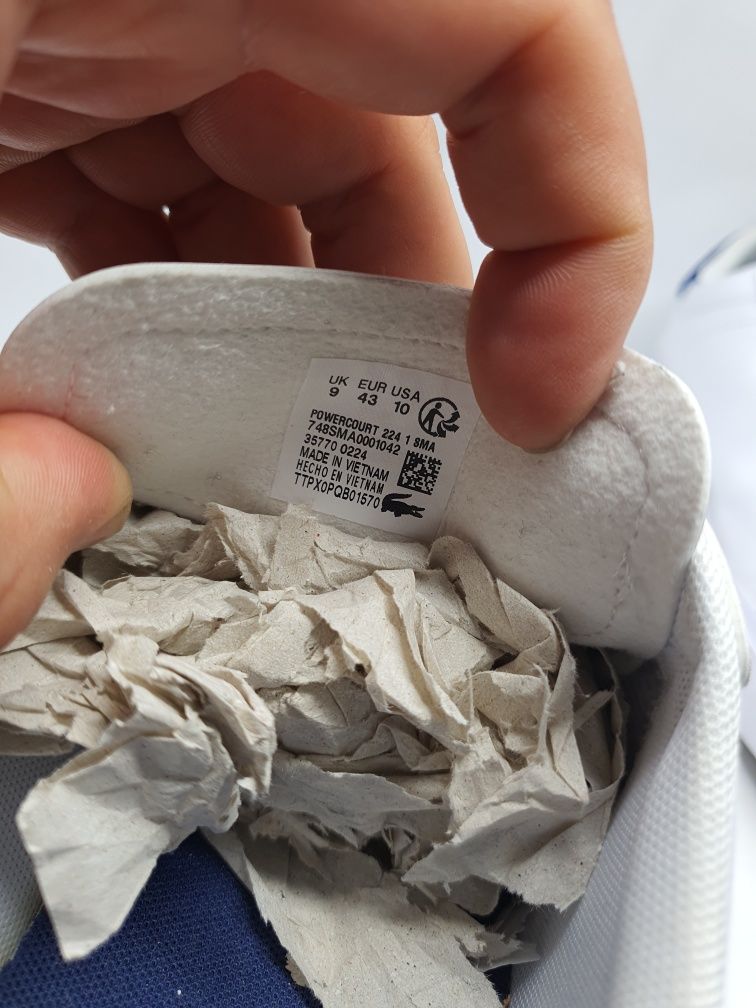 Кецове Lacoste 

Носени,но в добро състояние. 

Размер 43 стелка 27.5