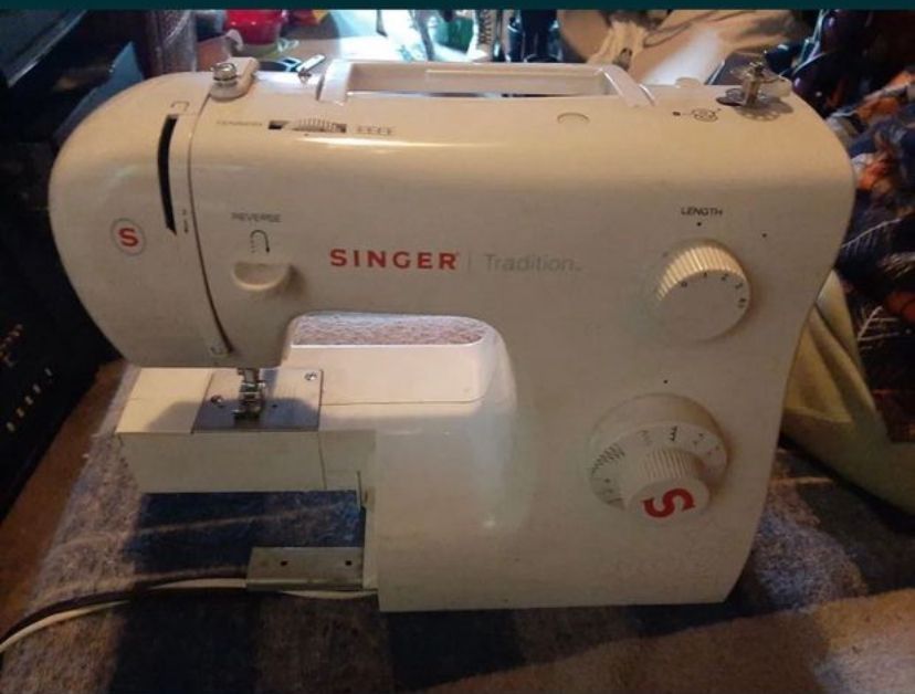 Vand masina de cusut singer