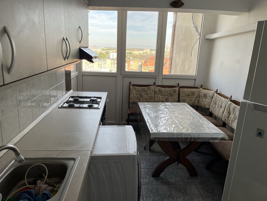 Ofer spre inchiriere apartament 3 camere decomandate,zona Garii