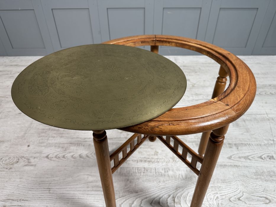 Винтидж маса за кафе с метален плот Д1087