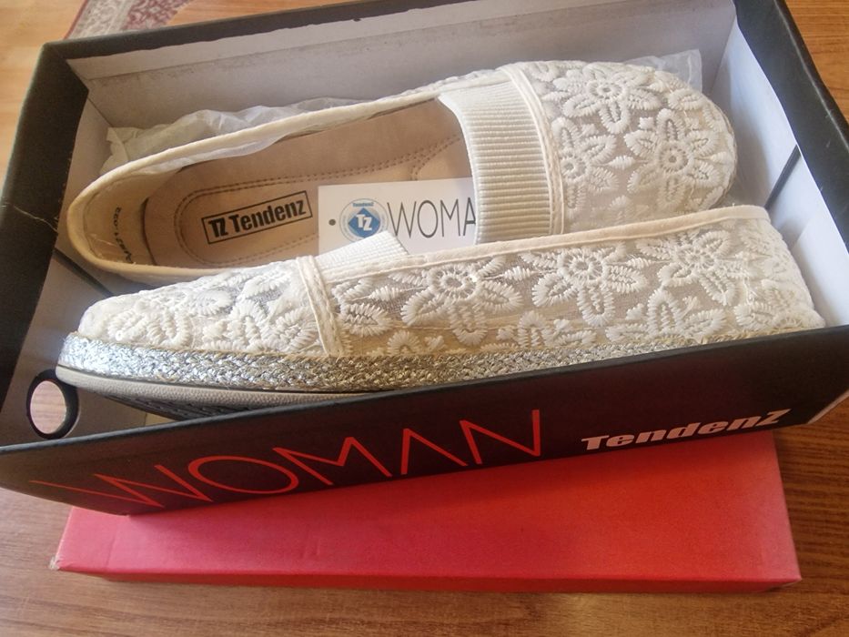 Обувки /делови, естествена кожа/+ подарък