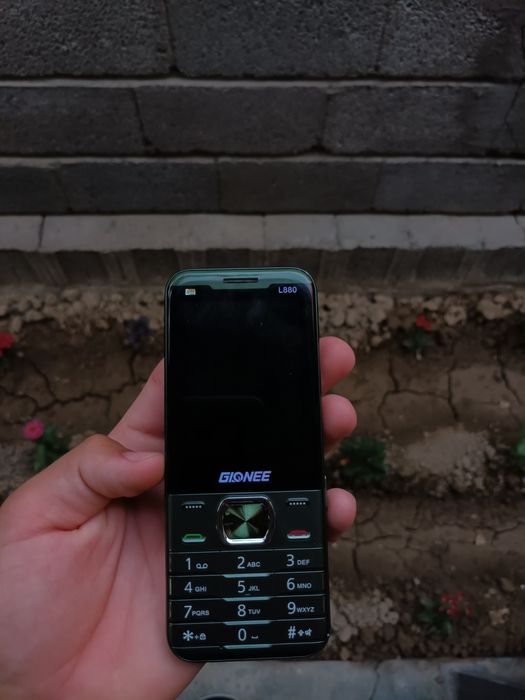 Nokia telefon sotiladi 300 min