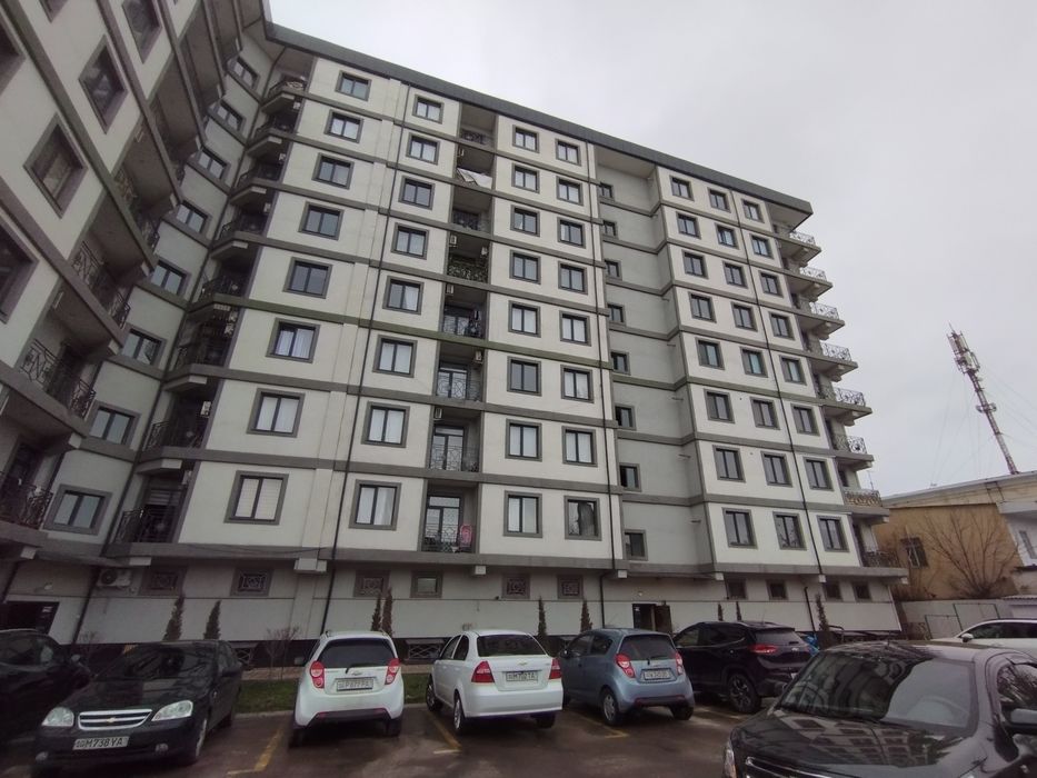 Продается квартира в самом центре Янгиюля (новостройка).