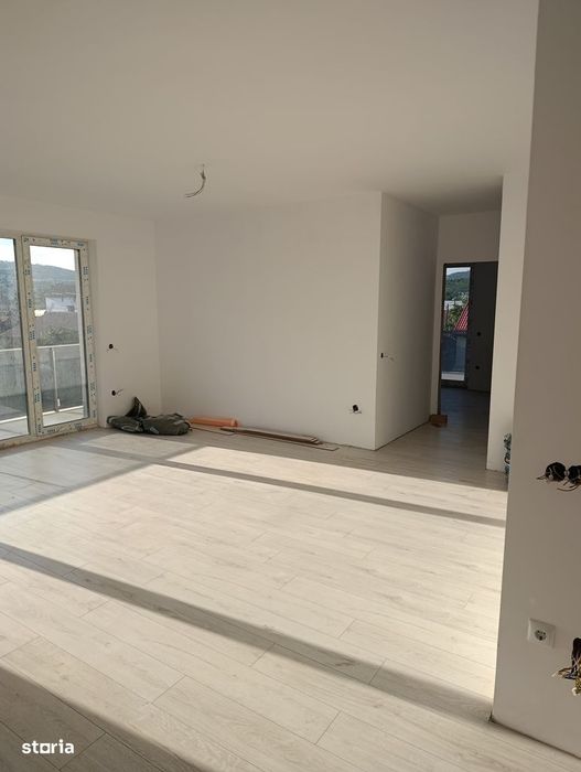 Ap.3 cam, 83mp, 2bai, 2balcoane, parcare, strada Campina.