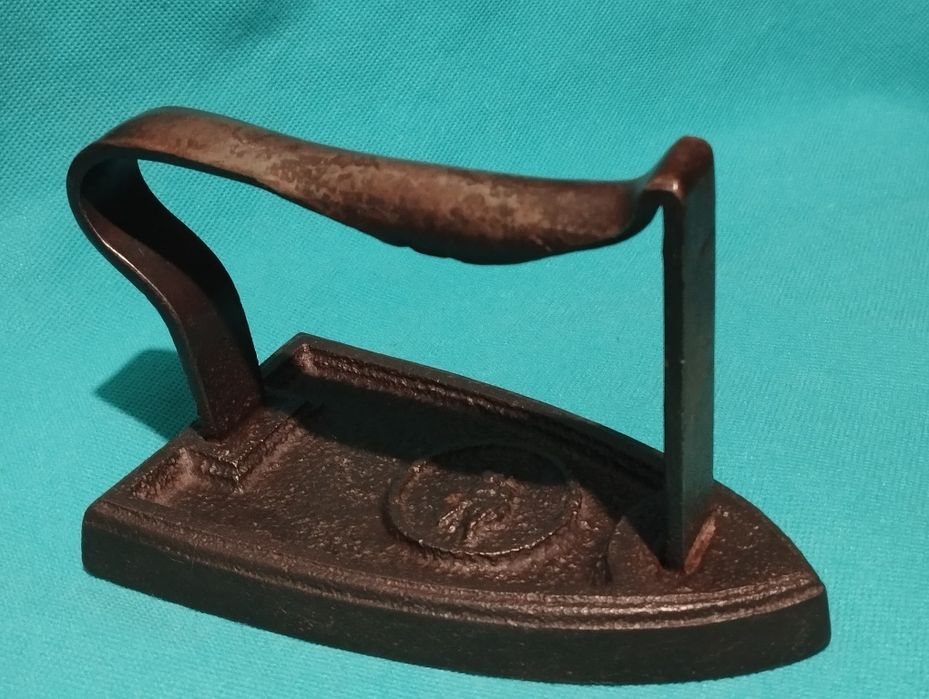 Fier de călcat  francez din fontă(1800)