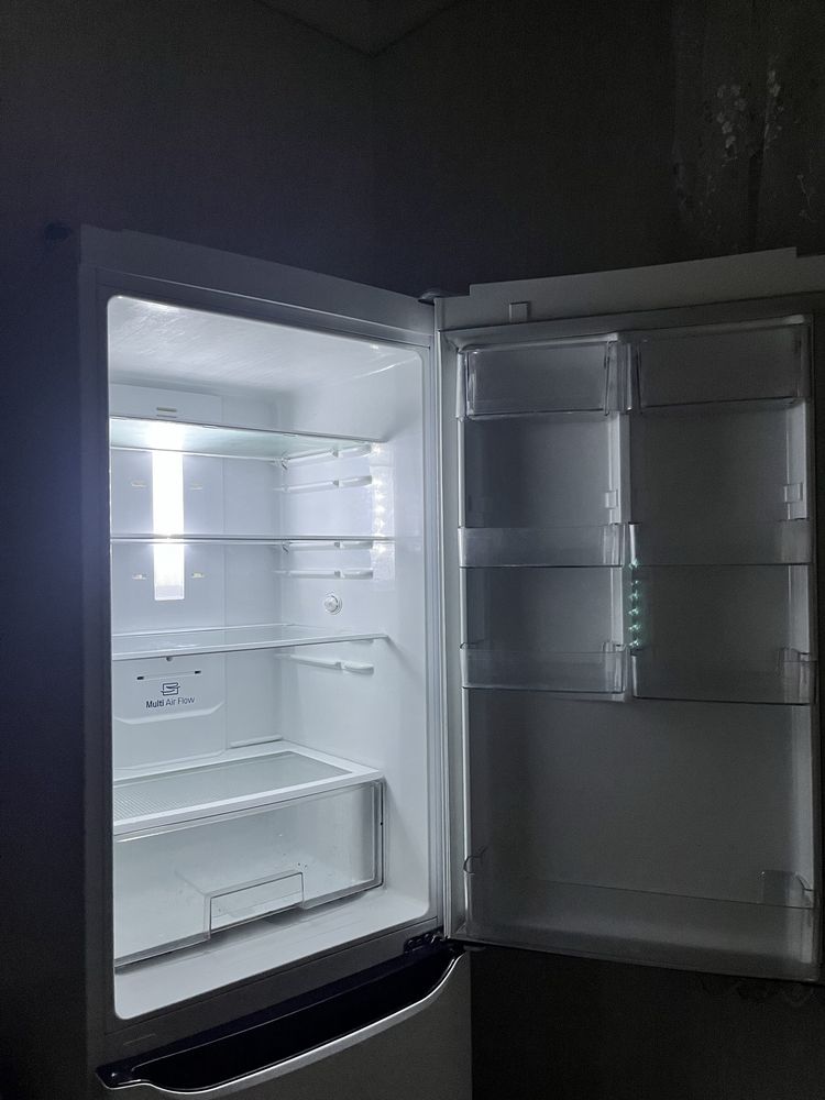 Продаю Холодильник LG
