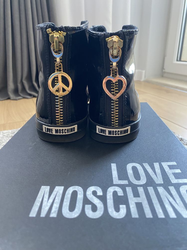 Love Moschino обувки