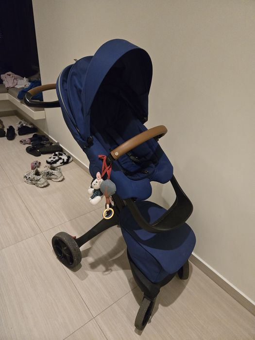 Спешно. Stokke royal blue