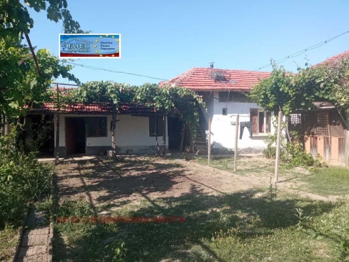 Продажба Къща гр. Луковит - с. Дерманци 115m²