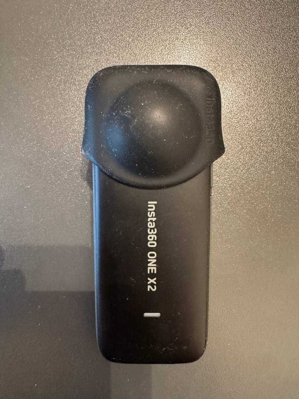 Экшен-камера Insta360 ONE X2 с селфи-палкой и крепежом