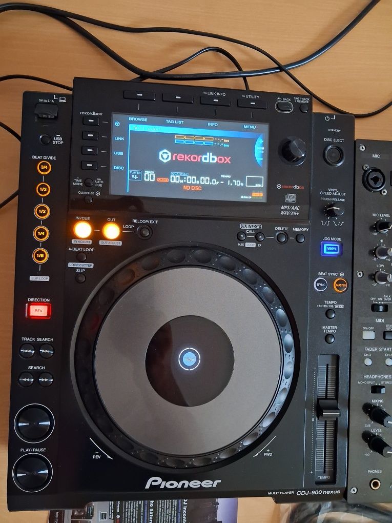 Pioneer CDJ-900 nexus playere si mixer DJM-750