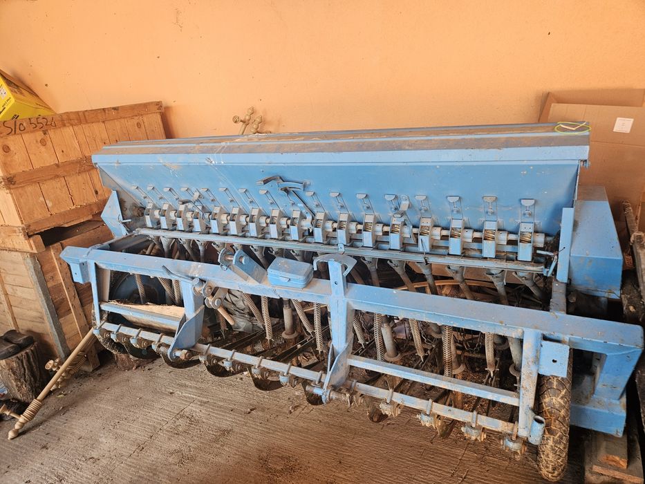 Vând Tractor John Deere 2140 cu utilaje