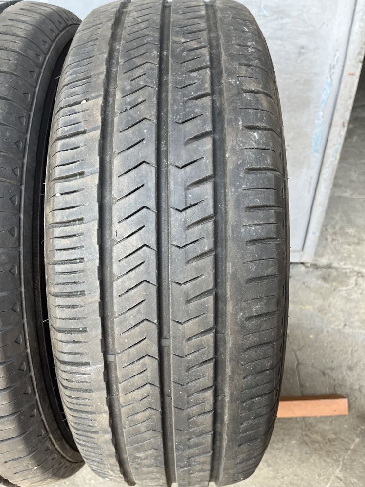 2 бр. гуми за бус 215/65/16C Hankook DOT 1019 6,2 mm