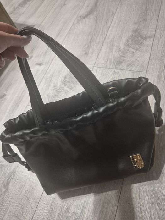 Дамски чанти Calvin Klein и Vince Kamuto