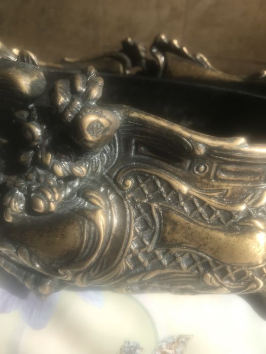 Jardiniera din bronz