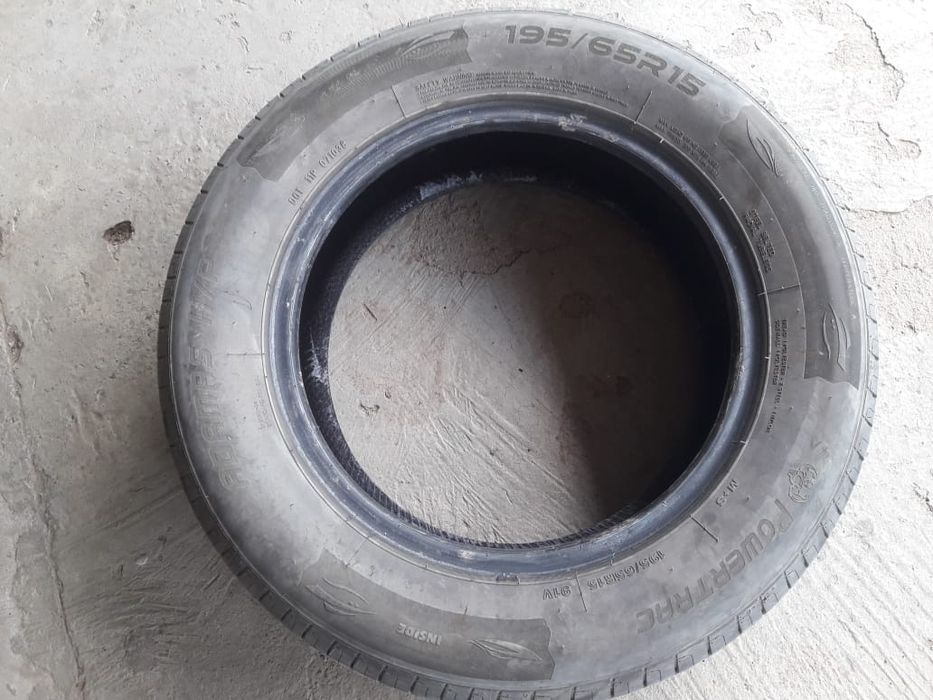 Продам две шины.