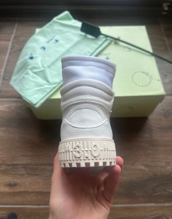 Off white 3.0 court