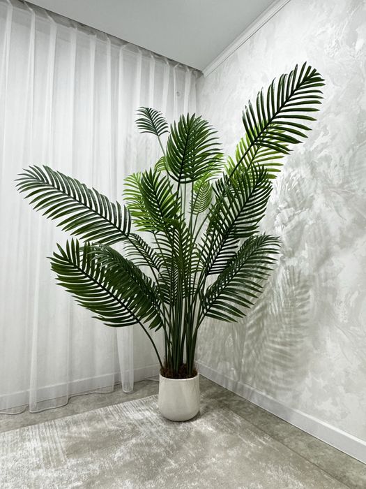 Искуственное дерево, пальма.
