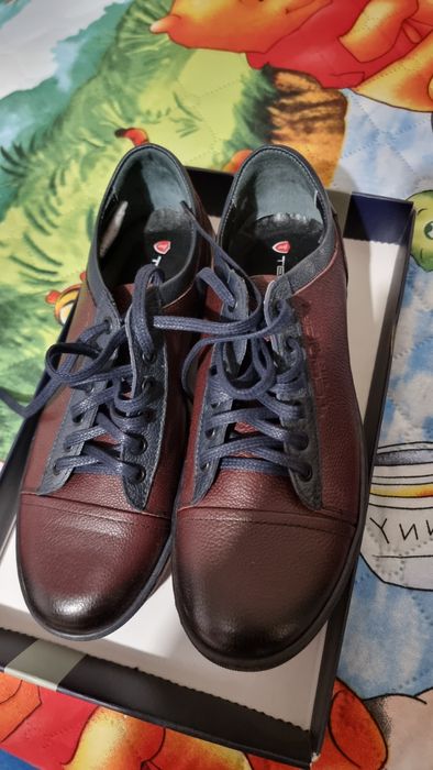 Продавам нови мъжки обувки от естествена кожа