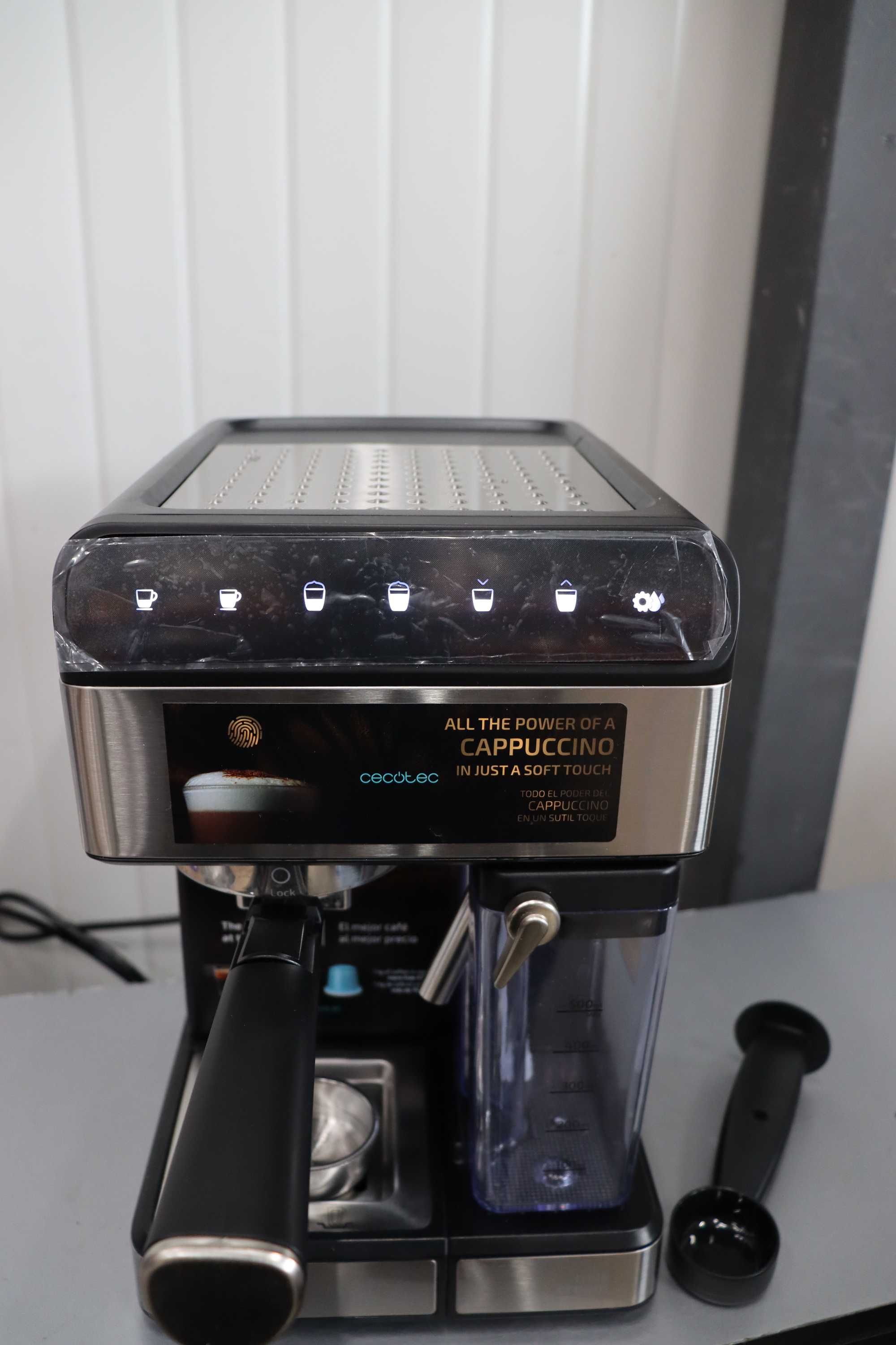 Полуавтоматична кафемашина Cecotec Power Instant-ccino 1350W, 1.4л