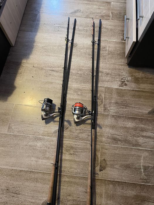 2 lansete ocupă custome blak 3.90 la 120 g plus mulinete epic feeder