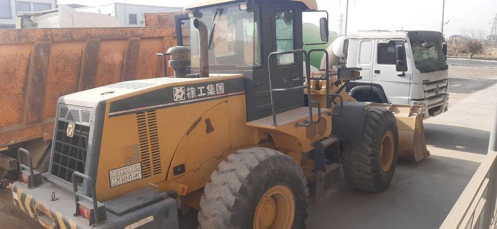 Погрузчик 3 кублик сотилади